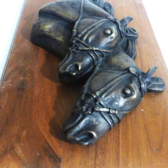 WD1BSM Solid BRONZE HORSES On Wood Plaque Vintage Bronze Horse Races Race Track - Picture 5 of 8
